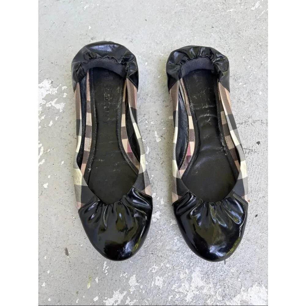 Burberry Novacek flats